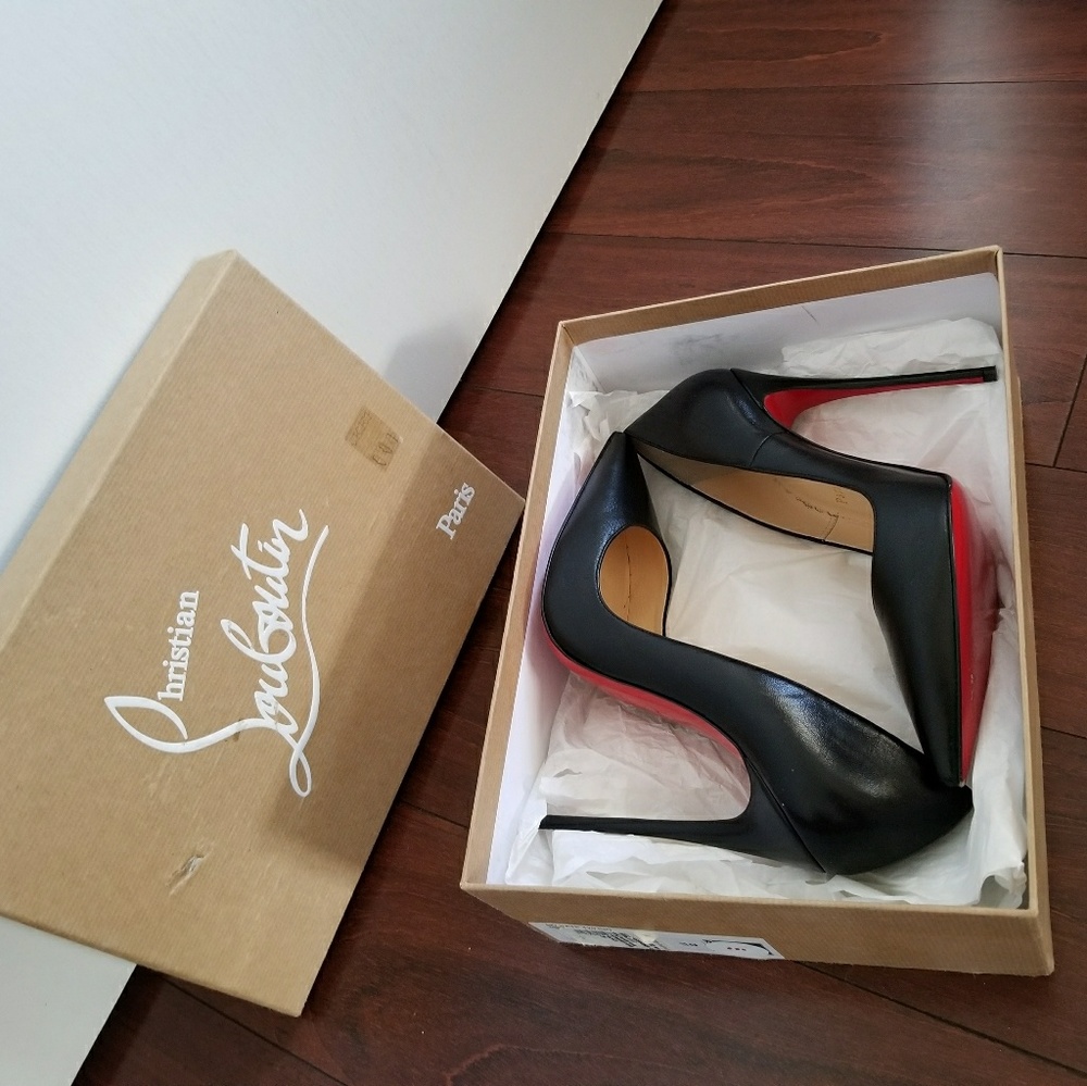 Christian Louboutin in Black So Kate Leather Pumps